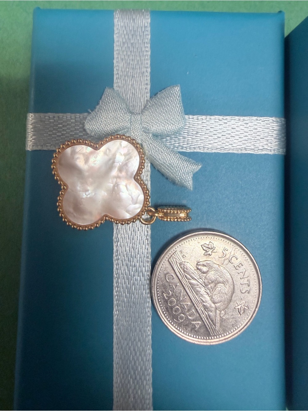 REVERSIBLE Mother of Pearl Clover & Gold Pendant 1.1g AU750 Gold